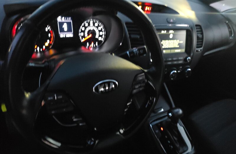 2018 Kia Forte S - Photo 6 - San Diego, CA 92154