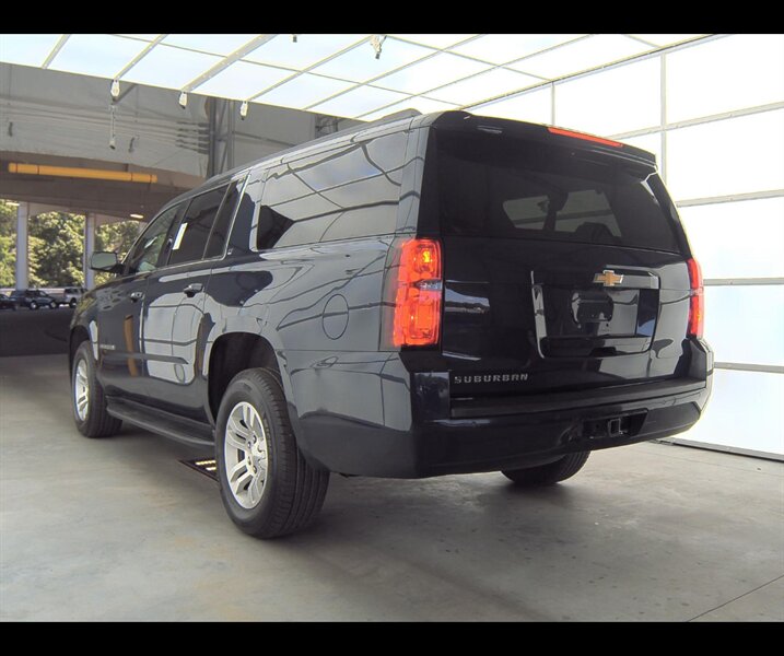 2019 Chevrolet Suburban LT   - Photo 7 - San Diego, CA 92154