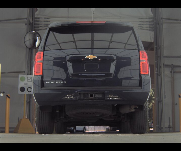 2019 Chevrolet Suburban LT   - Photo 6 - San Diego, CA 92154