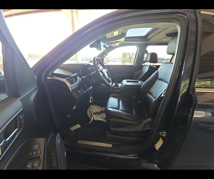 2019 Chevrolet Suburban LT   - Photo 8 - San Diego, CA 92154