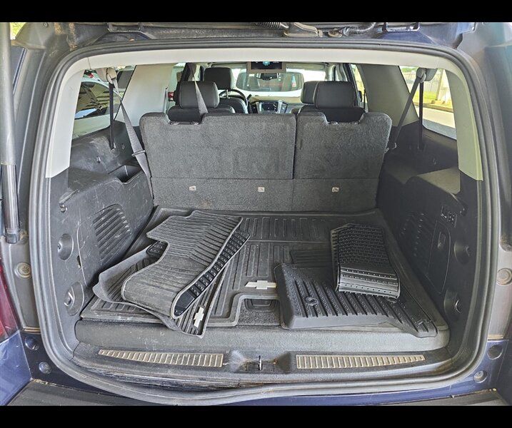 2019 Chevrolet Suburban LT   - Photo 16 - San Diego, CA 92154