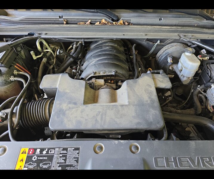 2019 Chevrolet Suburban LT   - Photo 15 - San Diego, CA 92154