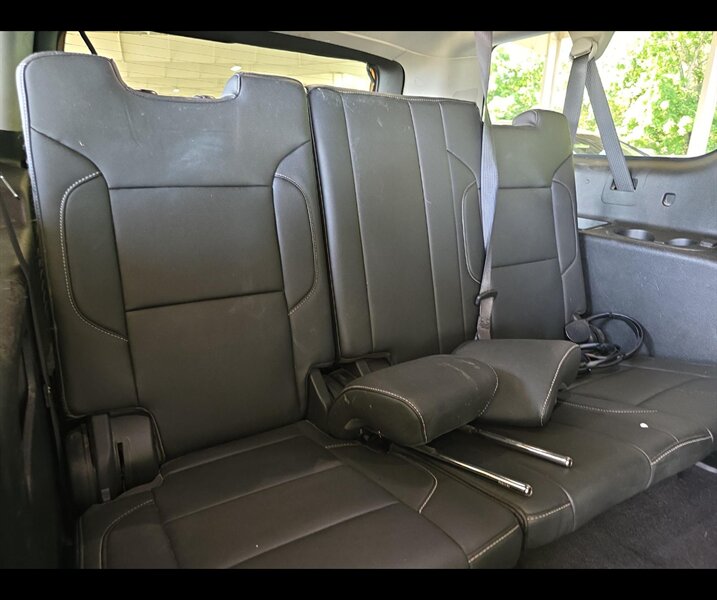 2019 Chevrolet Suburban LT   - Photo 13 - San Diego, CA 92154