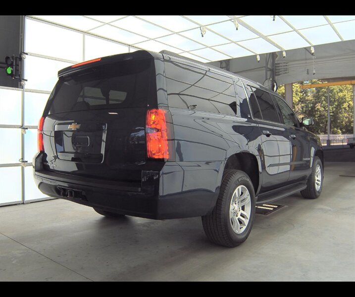 2019 Chevrolet Suburban LT   - Photo 4 - San Diego, CA 92154