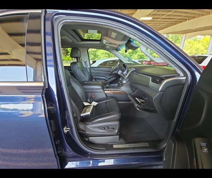 2019 Chevrolet Suburban LT   - Photo 9 - San Diego, CA 92154