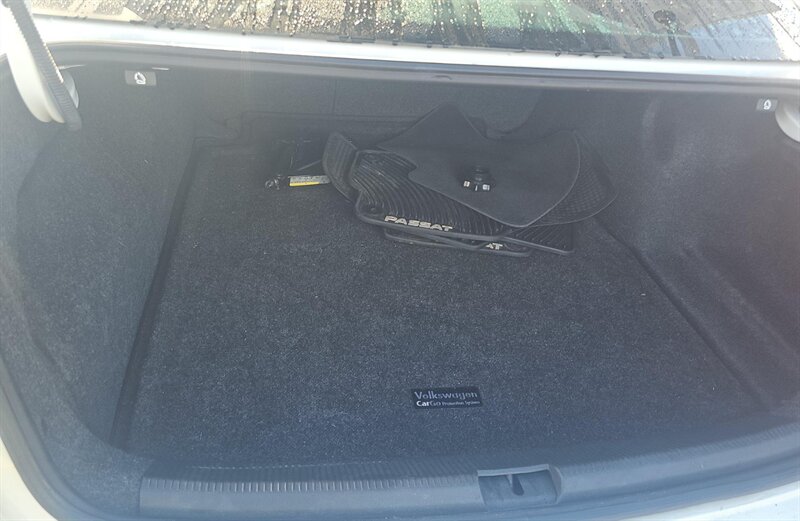 2018 Volkswagen Passat V6 GT - Photo 16 - San Diego, CA 92154