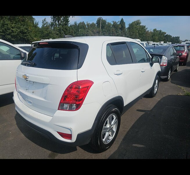 2019 Chevrolet Trax LS   - Photo 4 - San Diego, CA 92154