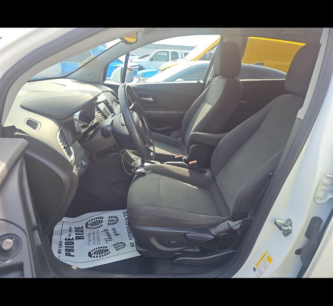 2019 Chevrolet Trax LS   - Photo 7 - San Diego, CA 92154
