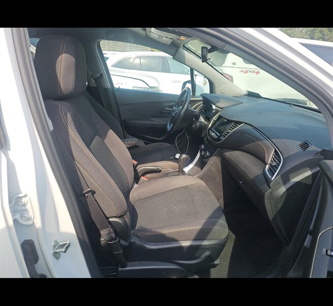 2019 Chevrolet Trax LS   - Photo 8 - San Diego, CA 92154