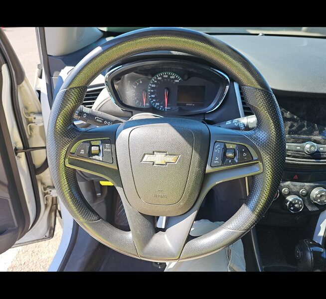 2019 Chevrolet Trax LS   - Photo 9 - San Diego, CA 92154