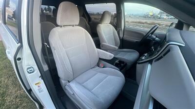 2017 Toyota Sienna LE 8-Passenger   - Photo 11 - San Diego, CA 92154