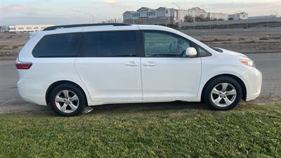 2017 Toyota Sienna LE 8-Passenger   - Photo 4 - San Diego, CA 92154