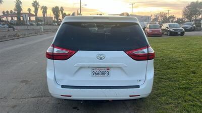 2017 Toyota Sienna LE 8-Passenger   - Photo 6 - San Diego, CA 92154