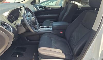 2017 Nissan Pathfinder SV   - Photo 11 - San Diego, CA 92154