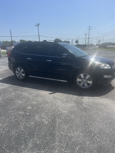 2011 Chevrolet Traverse LT   - Photo 1 - Converse, TX 78109