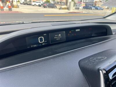 2020 Toyota Prius XLE   - Photo 9 - Inglewood, CA 90304