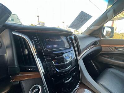 2017 Cadillac Escalade ESV Luxury   - Photo 18 - Inglewood, CA 90304