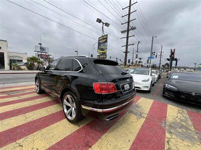 2018 Bentley Bentayga W12 Signature   - Photo 15 - Inglewood, CA 90304