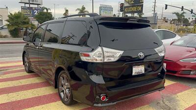 2016 Toyota Sienna SE Premium   - Photo 6 - Inglewood, CA 90304