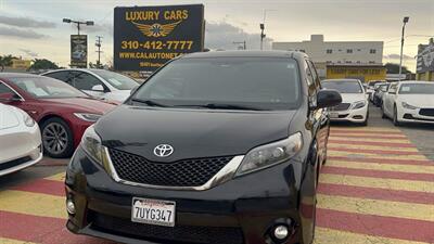 2016 Toyota Sienna SE Premium   - Photo 2 - Inglewood, CA 90304