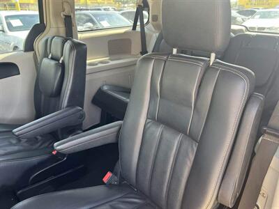 2013 Chrysler Town & Country Touring   - Photo 9 - Inglewood, CA 90304