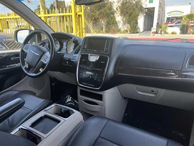 2013 Chrysler Town & Country Touring   - Photo 12 - Inglewood, CA 90304