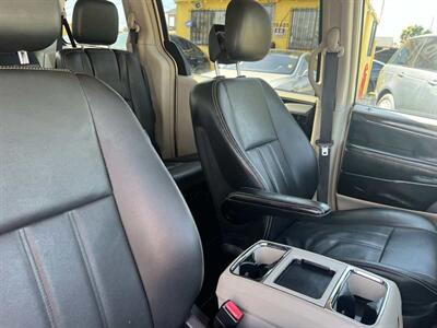 2013 Chrysler Town & Country Touring   - Photo 16 - Inglewood, CA 90304