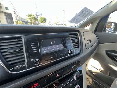 2018 Kia Sedona LX   - Photo 25 - Inglewood, CA 90304