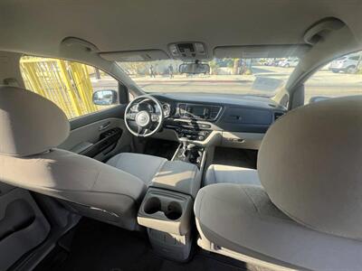 2018 Kia Sedona LX   - Photo 7 - Inglewood, CA 90304