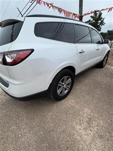 2017 Chevrolet Traverse LT   - Photo 4 - Savannah, TN 38372-9999