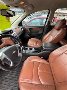 2017 Chevrolet Traverse LT   - Photo 12 - Savannah, TN 38372-9999