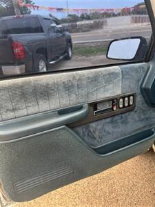 1990 GMC Sierra 1500   - Photo 17 - Savannah, TN 38372-9999
