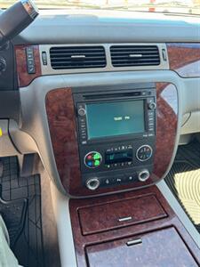 2011 Chevrolet Tahoe LTZ   - Photo 16 - Savannah, TN 38372-9999