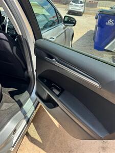 2014 Ford Fusion SE   - Photo 9 - Savannah, TN 38372-9999