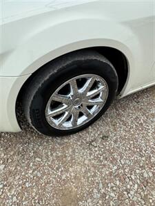 2008 Chrysler 300C HEMI   - Photo 7 - Savannah, TN 38372-9999