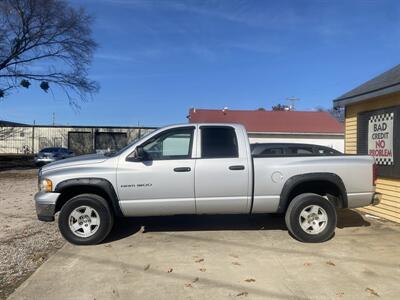 2005 Dodge Ram 1500 ST 4dr Quad Cab ST   - Photo 2 - Savannah, TN 38372-9999