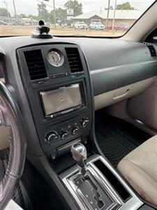2006 Chrysler 300C   - Photo 15 - Savannah, TN 38372-9999