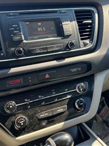 2016 Kia Sedona L   - Photo 9 - Savannah, TN 38372-9999
