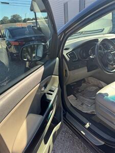 2016 Kia Sedona L   - Photo 6 - Savannah, TN 38372-9999