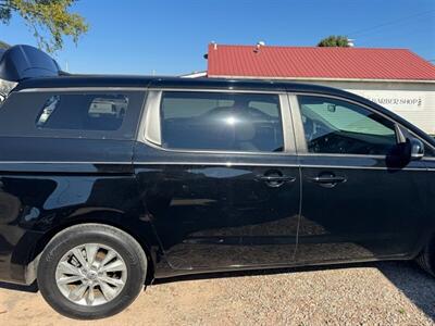 2016 Kia Sedona L   - Photo 3 - Savannah, TN 38372-9999