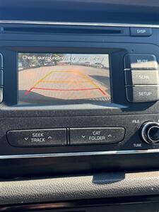 2016 Kia Sedona L   - Photo 10 - Savannah, TN 38372-9999