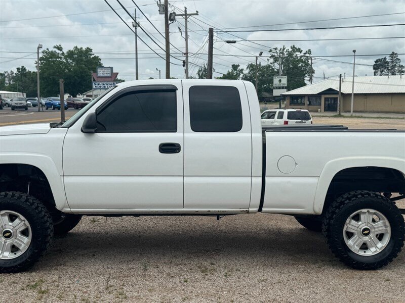 2006 Chevrolet Silverado 1500 Work Truck - Photo 2 - Savannah, TN 38372-9999