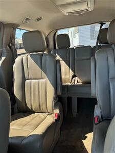 2016 Chrysler Town and Country Touring   - Photo 16 - Savannah, TN 38372-9999