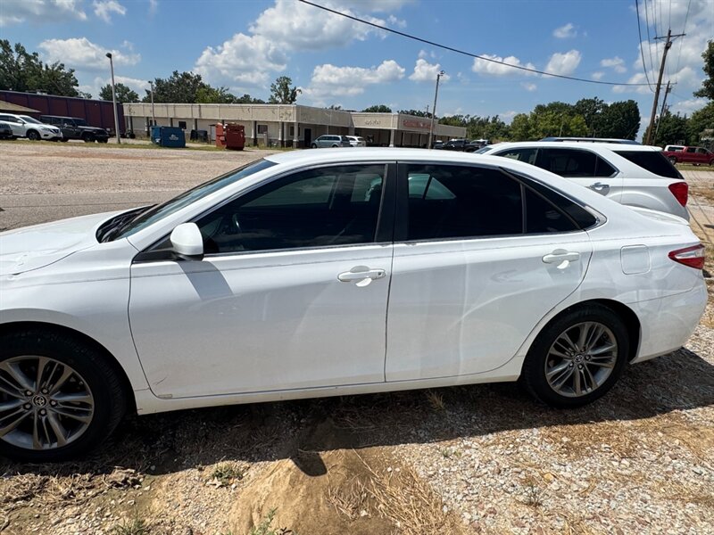2015 Toyota Camry SE - Photo 4 - Savannah, TN 38372-9999