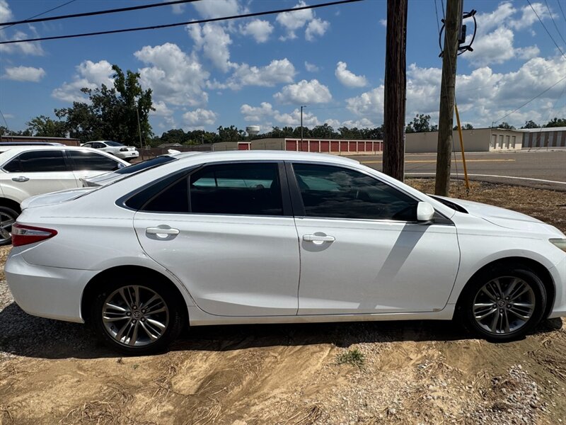 2015 Toyota Camry SE - Photo 3 - Savannah, TN 38372-9999
