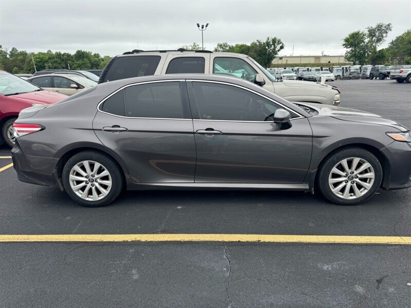 2018 Toyota Camry LE - Photo 2 - Savannah, TN 38372-9999