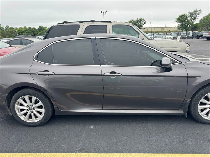 2018 Toyota Camry LE - Photo 3 - Savannah, TN 38372-9999