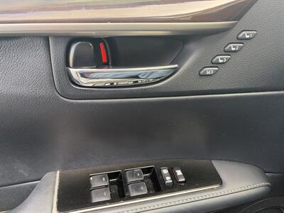 2016 Lexus ES 350   - Photo 18 - East Dundee, IL 60118