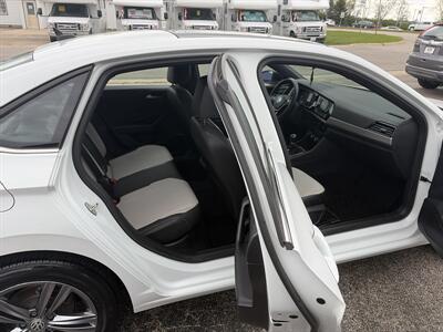 2020 Volkswagen Jetta R-Line   - Photo 8 - East Dundee, IL 60118