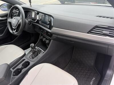 2020 Volkswagen Jetta R-Line   - Photo 11 - East Dundee, IL 60118